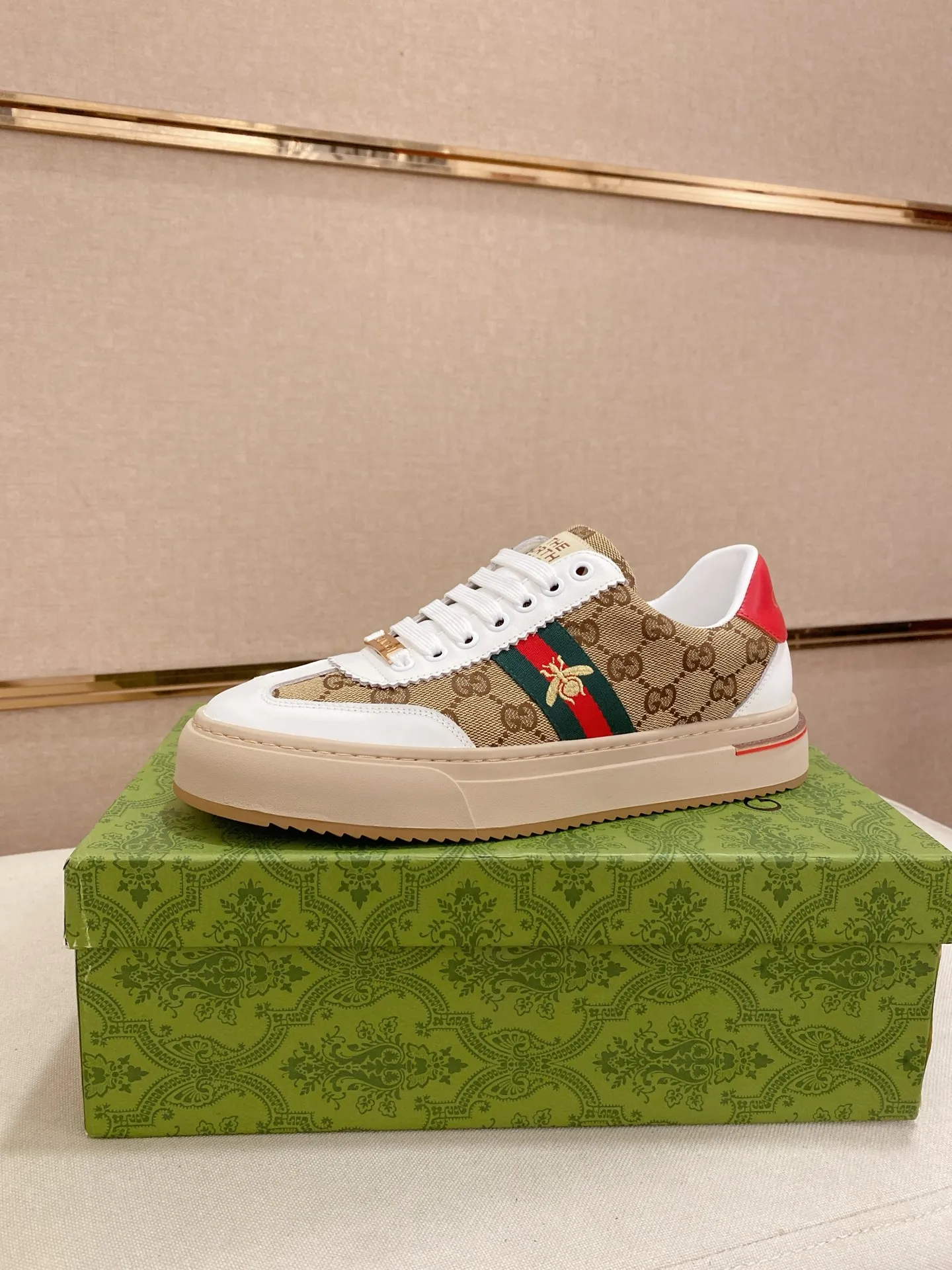Men's clothing and shoes💰:400💰 (GUCCI) The latest model from the official website 🎁🎁Casual and fashionable men's shoes👟, hot style💥The version is simple and elegant, exclusive for trendy men. Unique latest brand elements from the official website👑Original decoration, fashionable and generous, the fabric is original cowhide ✅Sheepskin lining, the official website specifies wear-resistant casual outsole, the classic model is taken in kind at the counter🎬38-44 (45 is not returned or exchanged when customized)
